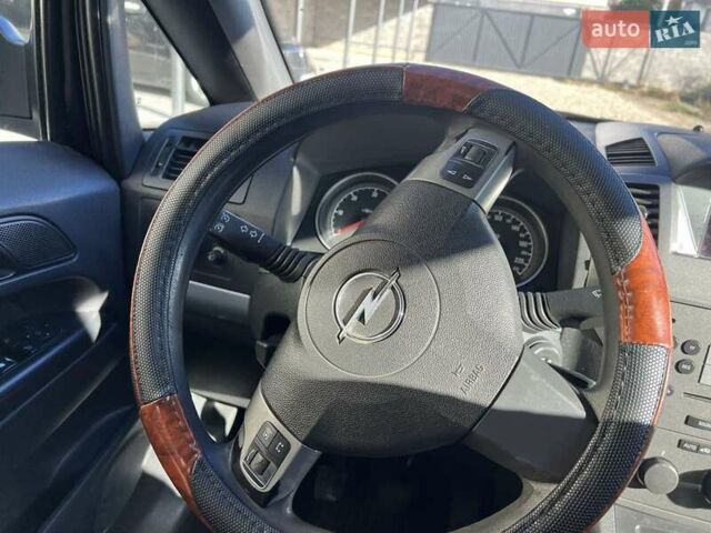 Черный Опель Зафира, объемом двигателя 1.91 л и пробегом 378 тыс. км за 3999 $, фото 5 на Automoto.ua