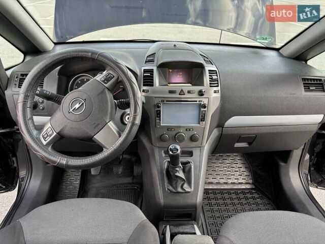 Черный Опель Зафира, объемом двигателя 1.9 л и пробегом 259 тыс. км за 6500 $, фото 17 на Automoto.ua