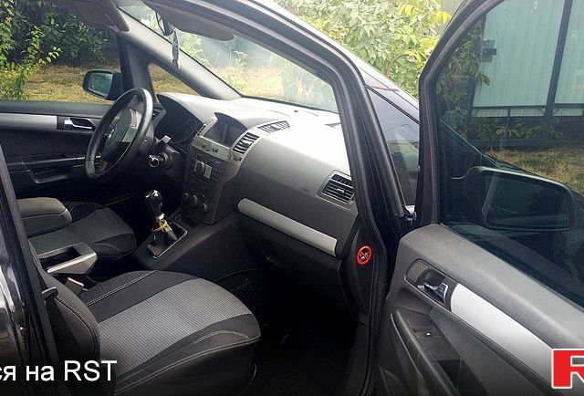 Черный Опель Зафира, объемом двигателя 1.9 л и пробегом 0 тыс. км за 6000 $, фото 1 на Automoto.ua