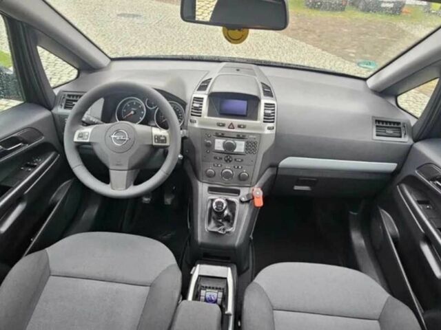 Черный Опель Зафира, объемом двигателя 1.9 л и пробегом 237 тыс. км за 2450 $, фото 4 на Automoto.ua