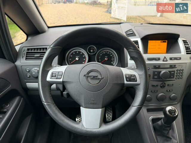 Черный Опель Зафира, объемом двигателя 1.8 л и пробегом 189 тыс. км за 5999 $, фото 8 на Automoto.ua