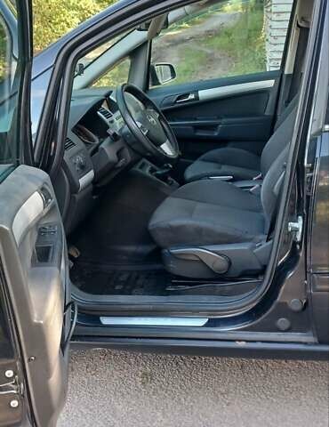 Черный Опель Зафира, объемом двигателя 1.91 л и пробегом 267 тыс. км за 5400 $, фото 5 на Automoto.ua