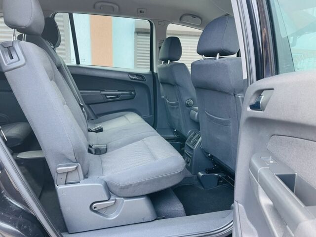 Черный Опель Зафира, объемом двигателя 1.9 л и пробегом 190 тыс. км за 5900 $, фото 10 на Automoto.ua