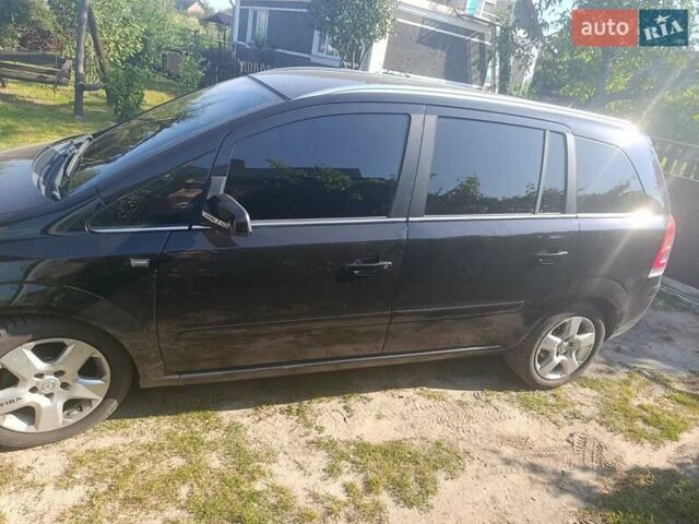 Черный Опель Зафира, объемом двигателя 1.6 л и пробегом 300 тыс. км за 5300 $, фото 1 на Automoto.ua