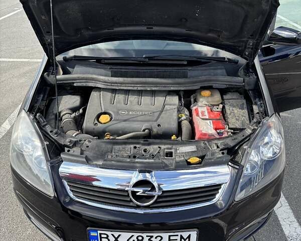 Черный Опель Зафира, объемом двигателя 1.9 л и пробегом 259 тыс. км за 6500 $, фото 15 на Automoto.ua