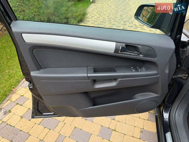 Черный Опель Зафира, объемом двигателя 1.8 л и пробегом 189 тыс. км за 5999 $, фото 6 на Automoto.ua