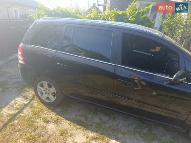 Черный Опель Зафира, объемом двигателя 1.6 л и пробегом 300 тыс. км за 5300 $, фото 4 на Automoto.ua