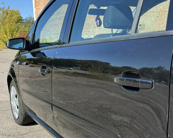 Черный Опель Зафира, объемом двигателя 1.6 л и пробегом 223 тыс. км за 6199 $, фото 5 на Automoto.ua