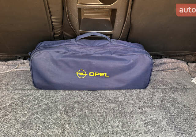Чорний Опель Зафіра, об'ємом двигуна 1.8 л та пробігом 107 тис. км за 8200 $, фото 26 на Automoto.ua