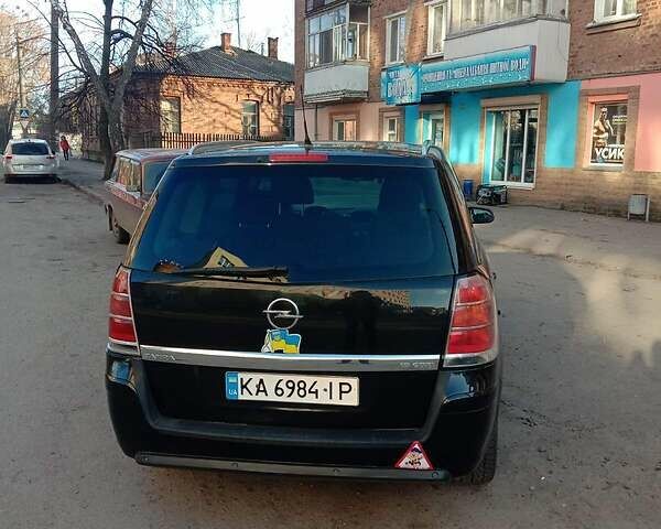 Черный Опель Зафира, объемом двигателя 1.9 л и пробегом 250 тыс. км за 5500 $, фото 2 на Automoto.ua