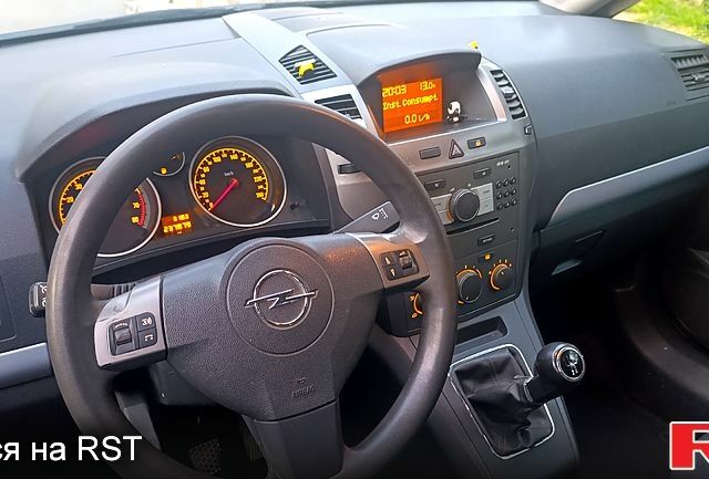 Черный Опель Зафира, объемом двигателя 1.6 л и пробегом 240 тыс. км за 5500 $, фото 8 на Automoto.ua