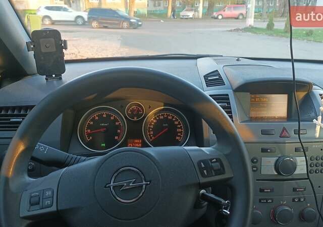 Черный Опель Зафира, объемом двигателя 1.8 л и пробегом 257 тыс. км за 5600 $, фото 6 на Automoto.ua