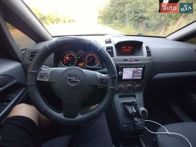 Черный Опель Зафира, объемом двигателя 1.6 л и пробегом 245 тыс. км за 4650 $, фото 7 на Automoto.ua