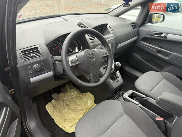 Черный Опель Зафира, объемом двигателя 1.6 л и пробегом 270 тыс. км за 4600 $, фото 17 на Automoto.ua