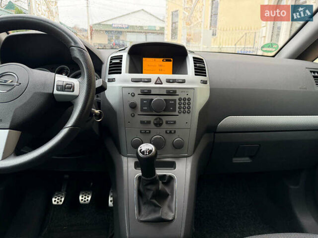 Черный Опель Зафира, объемом двигателя 1.8 л и пробегом 189 тыс. км за 5999 $, фото 9 на Automoto.ua