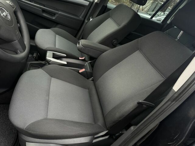 Чорний Опель Зафіра, об'ємом двигуна 1.6 л та пробігом 197 тис. км за 5700 $, фото 17 на Automoto.ua