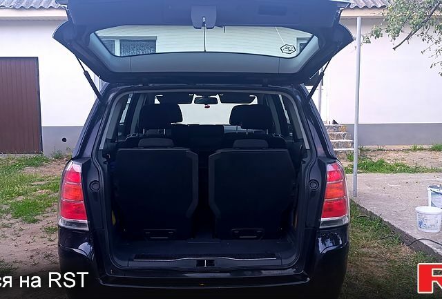 Черный Опель Зафира, объемом двигателя 1.6 л и пробегом 240 тыс. км за 5500 $, фото 4 на Automoto.ua