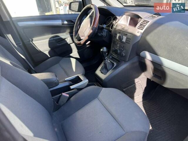 Черный Опель Зафира, объемом двигателя 1.91 л и пробегом 378 тыс. км за 3999 $, фото 2 на Automoto.ua