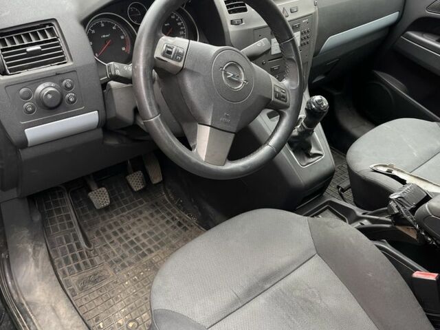 Черный Опель Зафира, объемом двигателя 0 л и пробегом 230 тыс. км за 600 $, фото 3 на Automoto.ua