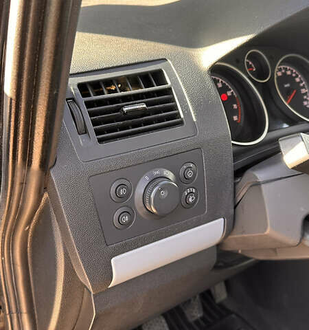 Чорний Опель Зафіра, об'ємом двигуна 1.8 л та пробігом 107 тис. км за 8200 $, фото 11 на Automoto.ua