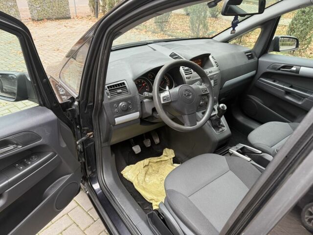 Чорний Опель Зафіра, об'ємом двигуна 1.6 л та пробігом 270 тис. км за 4750 $, фото 9 на Automoto.ua