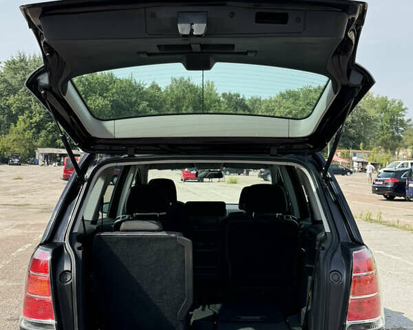 Черный Опель Зафира, объемом двигателя 1.6 л и пробегом 223 тыс. км за 6199 $, фото 9 на Automoto.ua