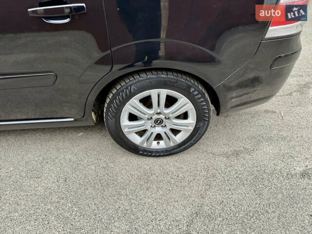 Чорний Опель Зафіра, об'ємом двигуна 1.8 л та пробігом 284 тис. км за 4600 $, фото 32 на Automoto.ua