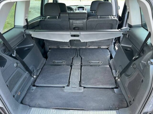 Черный Опель Зафира, объемом двигателя 1.6 л и пробегом 227 тыс. км за 6300 $, фото 19 на Automoto.ua