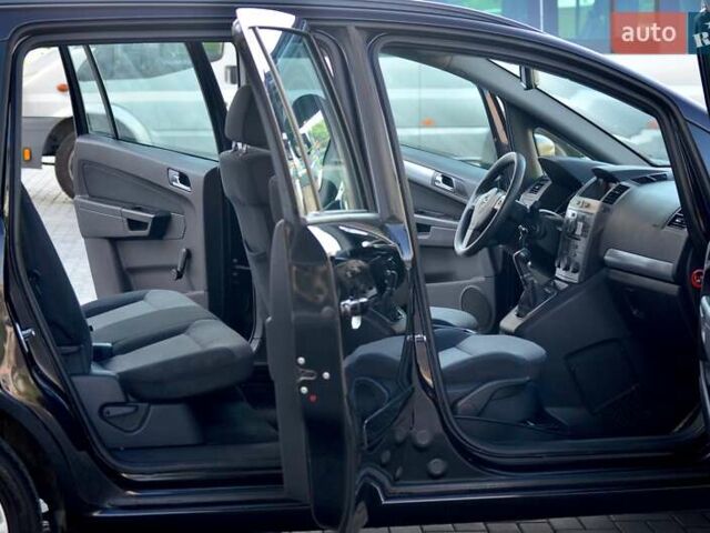 Черный Опель Зафира, объемом двигателя 1.6 л и пробегом 221 тыс. км за 6350 $, фото 8 на Automoto.ua