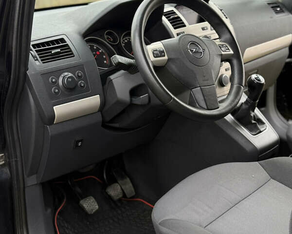 Чорний Опель Зафіра, об'ємом двигуна 1.6 л та пробігом 238 тис. км за 5500 $, фото 31 на Automoto.ua