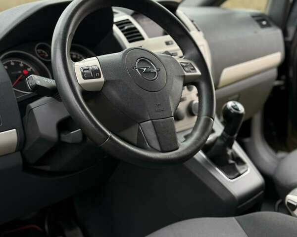 Чорний Опель Зафіра, об'ємом двигуна 1.6 л та пробігом 238 тис. км за 5500 $, фото 35 на Automoto.ua