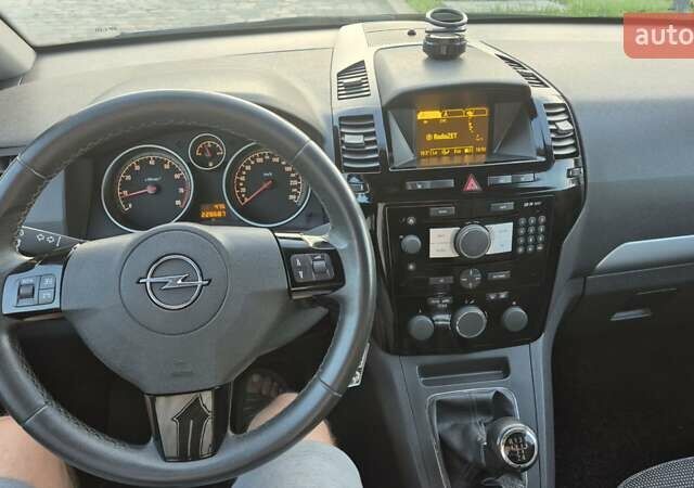 Чорний Опель Зафіра, об'ємом двигуна 1.8 л та пробігом 228 тис. км за 7300 $, фото 20 на Automoto.ua