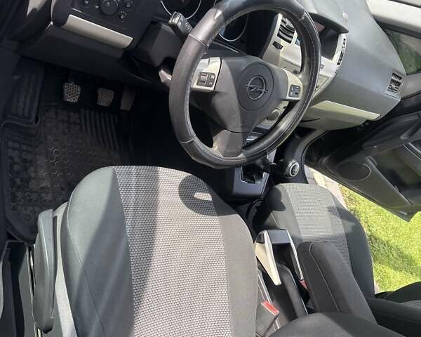 Чорний Опель Зафіра, об'ємом двигуна 1.69 л та пробігом 231 тис. км за 6300 $, фото 7 на Automoto.ua