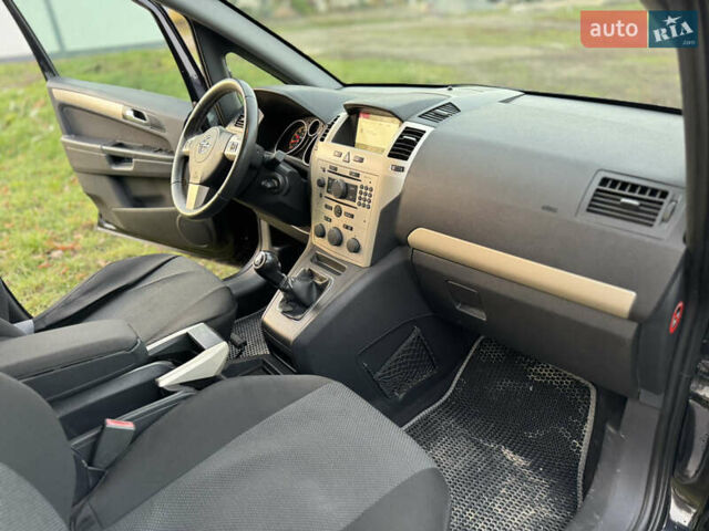 Черный Опель Зафира, объемом двигателя 2.2 л и пробегом 209 тыс. км за 4900 $, фото 14 на Automoto.ua