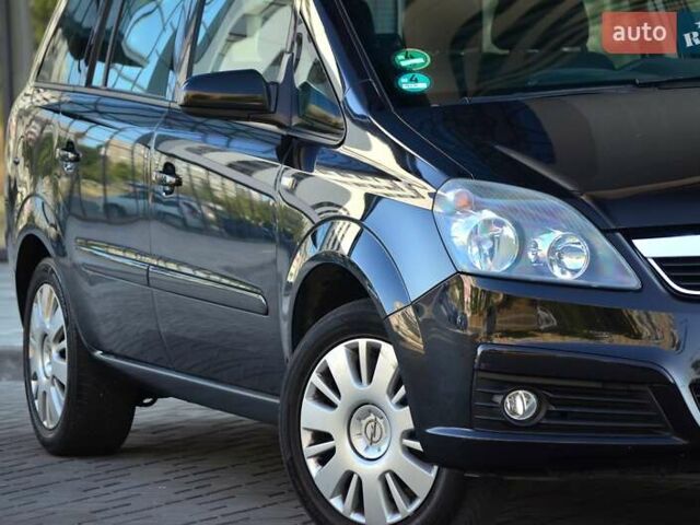 Черный Опель Зафира, объемом двигателя 1.6 л и пробегом 221 тыс. км за 6350 $, фото 5 на Automoto.ua