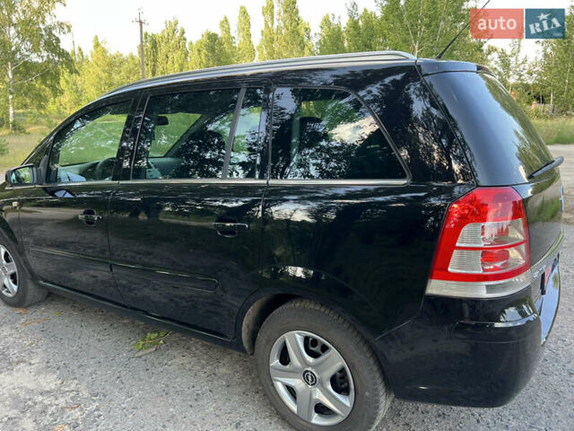 Черный Опель Зафира, объемом двигателя 1.6 л и пробегом 227 тыс. км за 6300 $, фото 3 на Automoto.ua