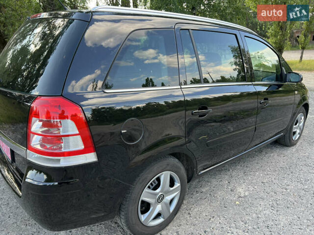 Черный Опель Зафира, объемом двигателя 1.6 л и пробегом 227 тыс. км за 6300 $, фото 5 на Automoto.ua