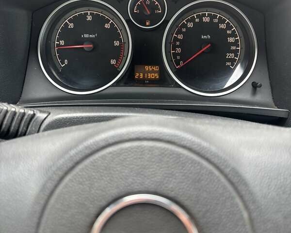 Чорний Опель Зафіра, об'ємом двигуна 1.69 л та пробігом 231 тис. км за 6300 $, фото 1 на Automoto.ua