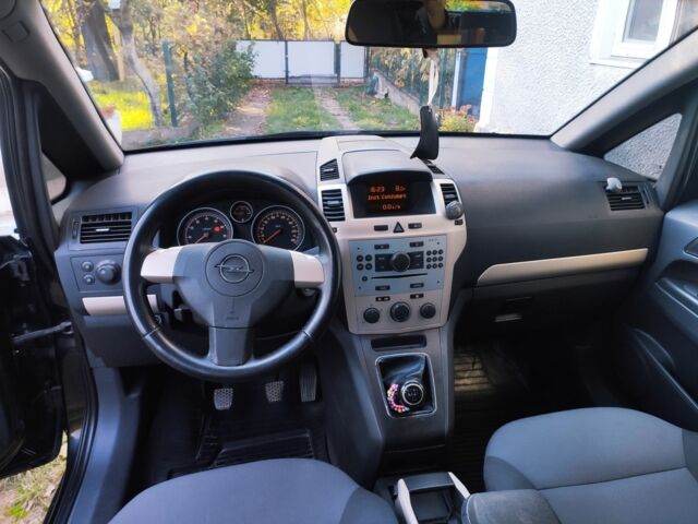 Чорний Опель Зафіра, об'ємом двигуна 1.6 л та пробігом 290 тис. км за 5600 $, фото 4 на Automoto.ua