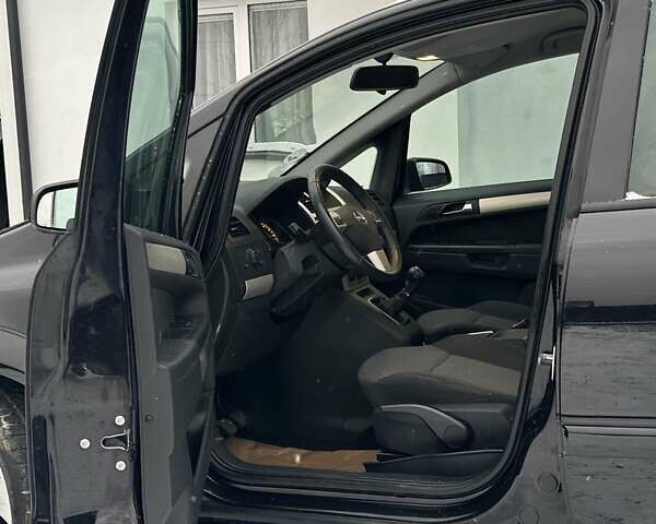 Черный Опель Зафира, объемом двигателя 1.8 л и пробегом 181 тыс. км за 5600 $, фото 20 на Automoto.ua