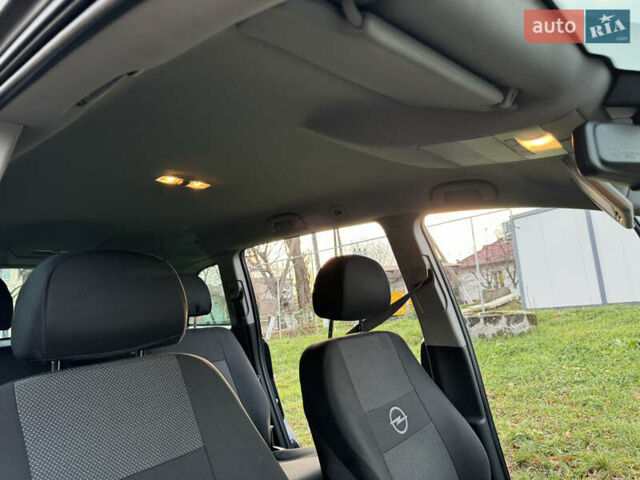 Черный Опель Зафира, объемом двигателя 2.2 л и пробегом 209 тыс. км за 4900 $, фото 20 на Automoto.ua