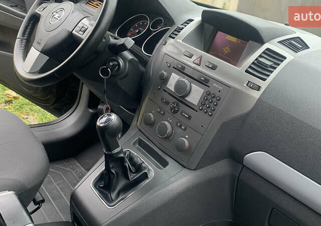 Черный Опель Зафира, объемом двигателя 1.8 л и пробегом 179 тыс. км за 6650 $, фото 29 на Automoto.ua