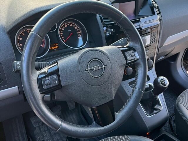 Черный Опель Зафира, объемом двигателя 1.8 л и пробегом 228 тыс. км за 7300 $, фото 13 на Automoto.ua