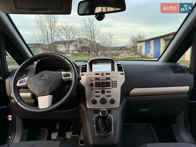 Черный Опель Зафира, объемом двигателя 2.2 л и пробегом 209 тыс. км за 4900 $, фото 19 на Automoto.ua