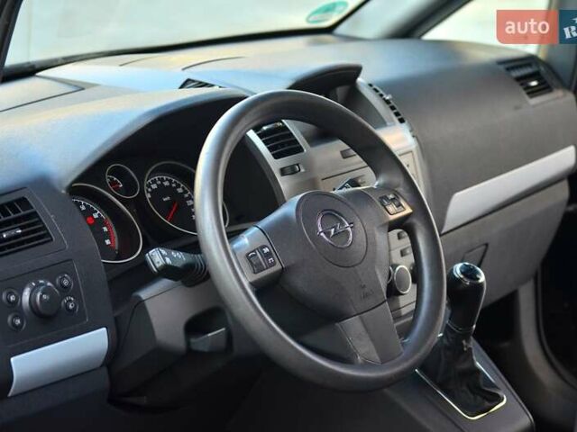 Черный Опель Зафира, объемом двигателя 1.6 л и пробегом 221 тыс. км за 6350 $, фото 16 на Automoto.ua