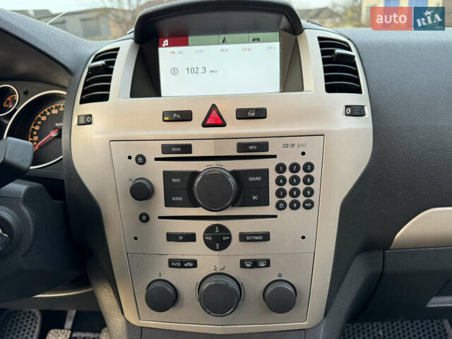 Черный Опель Зафира, объемом двигателя 2.2 л и пробегом 209 тыс. км за 4900 $, фото 18 на Automoto.ua