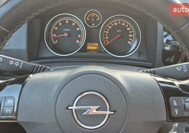 Чорний Опель Зафіра, об'ємом двигуна 1.8 л та пробігом 228 тис. км за 7300 $, фото 17 на Automoto.ua