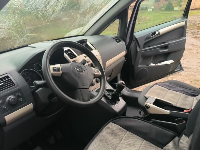 Чорний Опель Зафіра, об'ємом двигуна 1.9 л та пробігом 336 тис. км за 5500 $, фото 13 на Automoto.ua