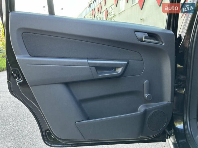 Черный Опель Зафира, объемом двигателя 1.8 л и пробегом 205 тыс. км за 6250 $, фото 13 на Automoto.ua