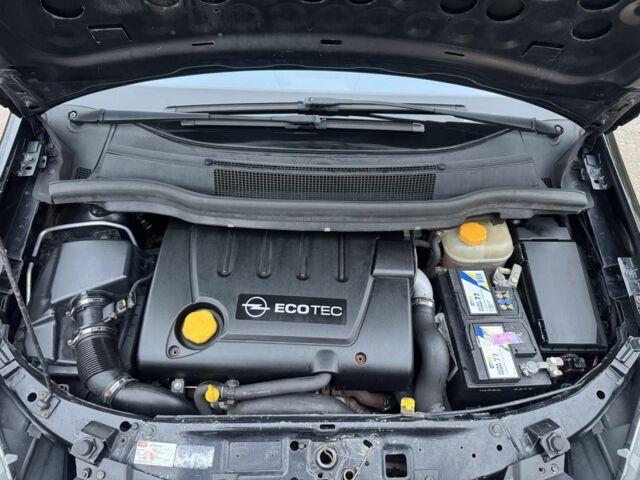 Черный Опель Зафира, объемом двигателя 1.9 л и пробегом 250 тыс. км за 3250 $, фото 23 на Automoto.ua